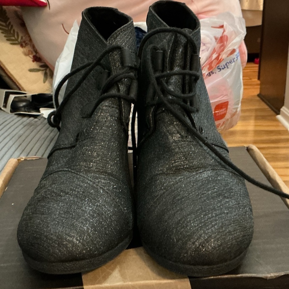 Toms black shimmer Lace-Up wedge Boots, size 10